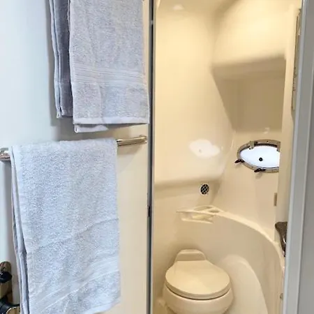 Private Yacht For 1-6 Person Úszó hotel Hanko