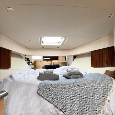 Private Yacht For 1-6 Person Úszó hotel *