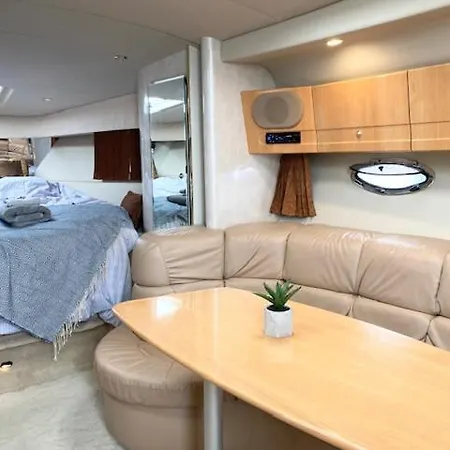 Botel Private Yacht For 1-6 Person